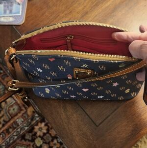 Dooney And Bourke Crossbidy